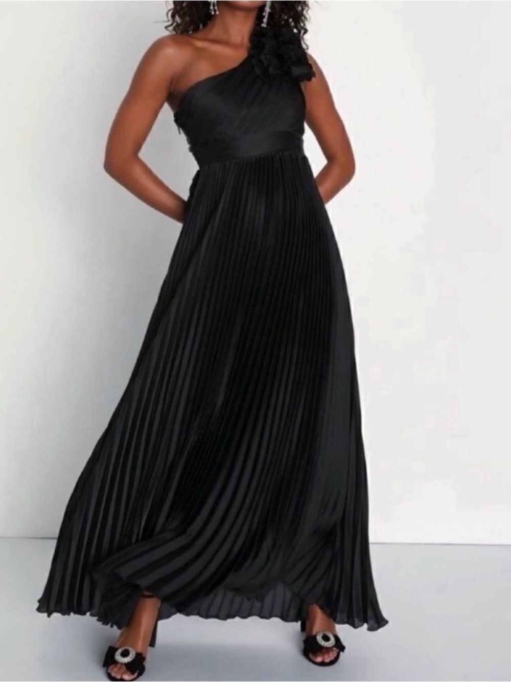 Lulu's One Shoulder Black Maxi Dress(Size XS)
